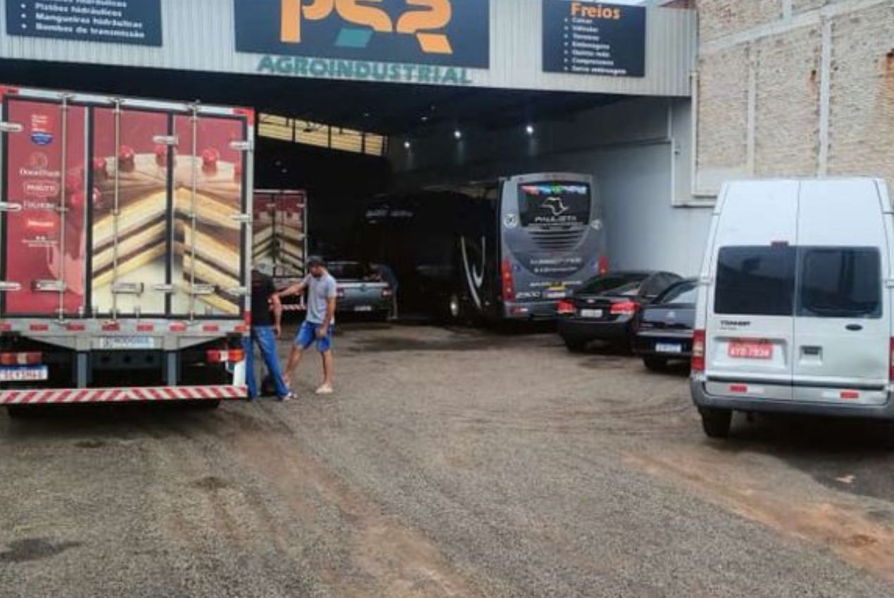 Entrada da oficina PS2 Freios e Hidráulica em Bauru